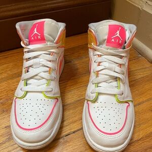 Nike Glow sneakers
Size 5
